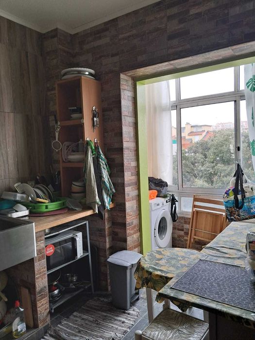 Quarto  partilhado/Damaia
