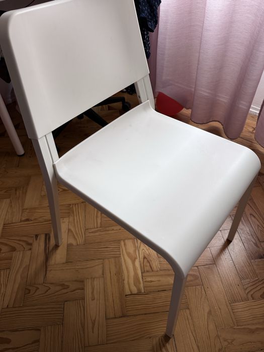 Cadeira branca ikea