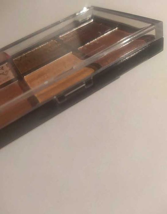 Makeup Revolution paleta cieni Velvet Rose. Shadow palette.