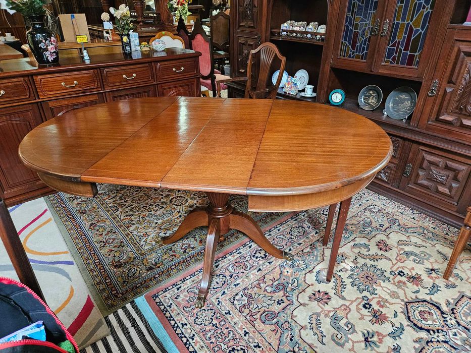 Mesa de sala em madeira - Extensível - Bom est