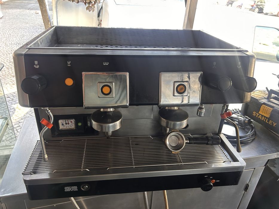 Maquina de fazer cafe