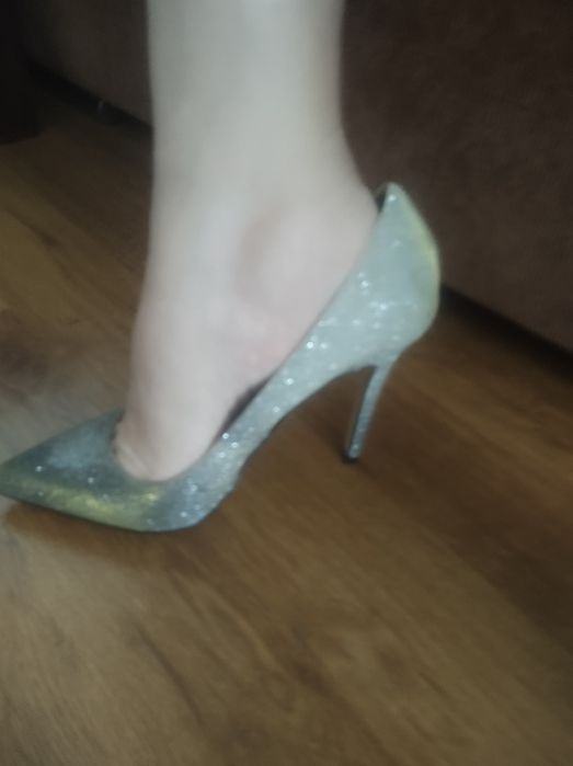 Buty na obcasie r.40