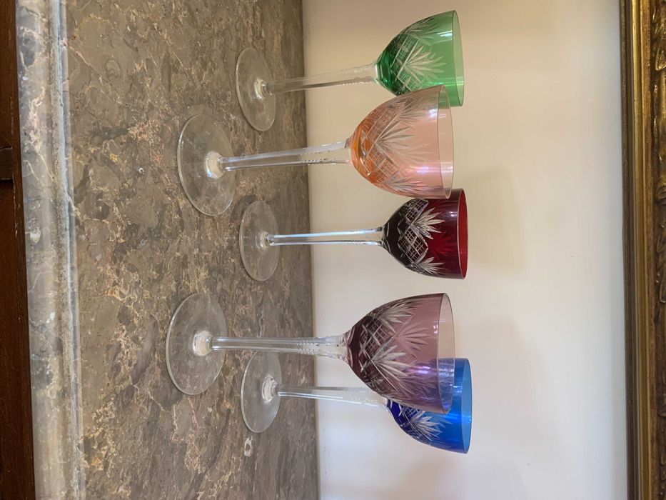 Conjunto de 5 copos em cristal colorido lapidado – estilo Boémia