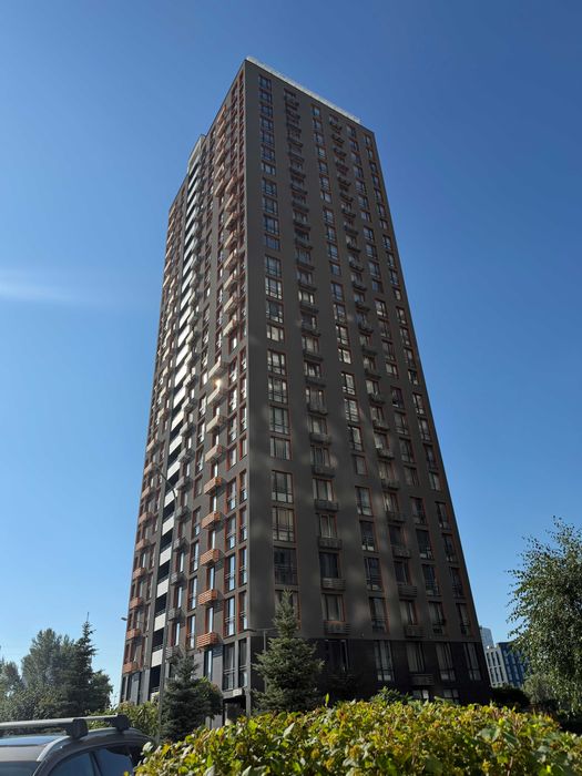 Продам квартиру Дніпровська набережна 20 а  ЖК Севен
