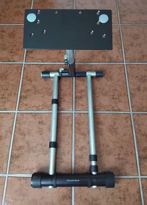 Título: Wheel Stand Pro – Suporte para Volante e Pedais (Compacto)