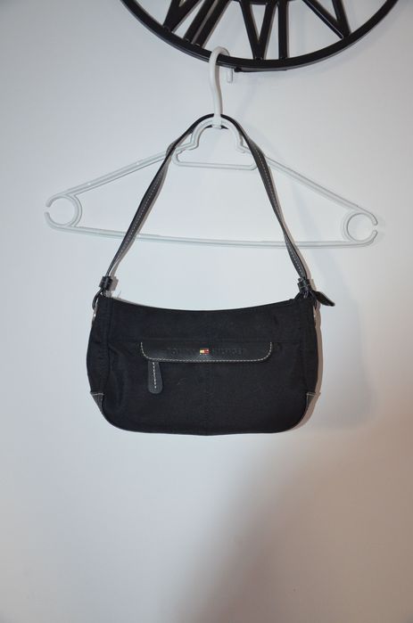 torebka na ramię Tommy Hilfiger czarna mała