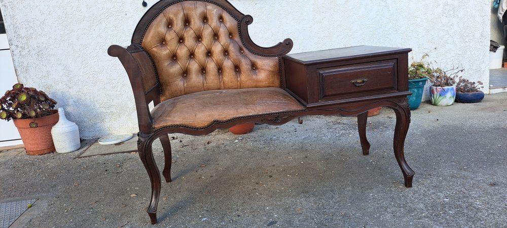 Vários móveis antigos