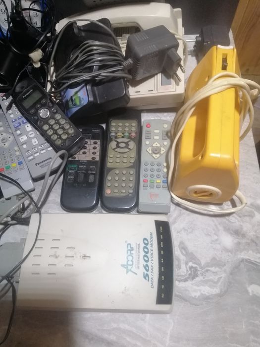 Лот різного. пульти...