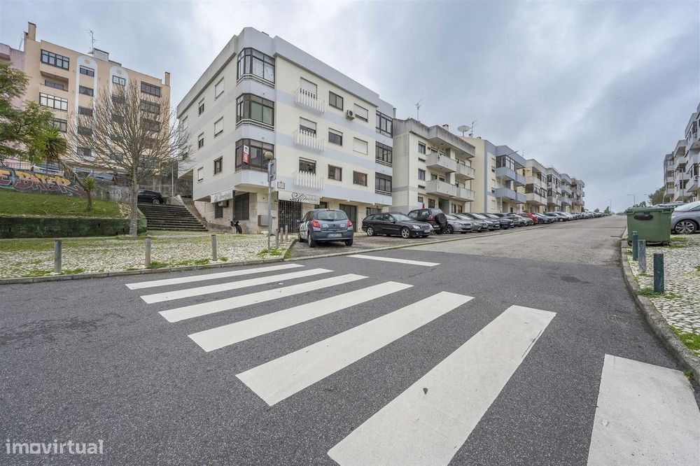 Apartamento T2 em Belas