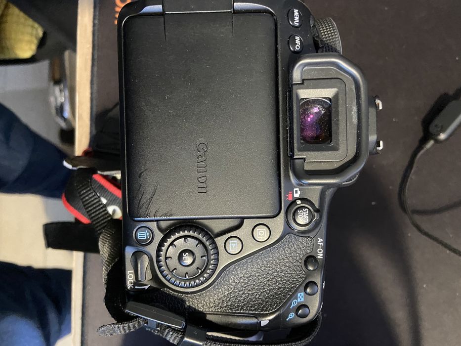 Canon EOS 80 D  KIT EF-S 18-55 IS STM - Camara fotográfica