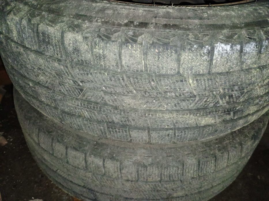 Opony zimowe Firemax 185/60 R15  na felgach stalowych 6Jx 15 h2 4x100