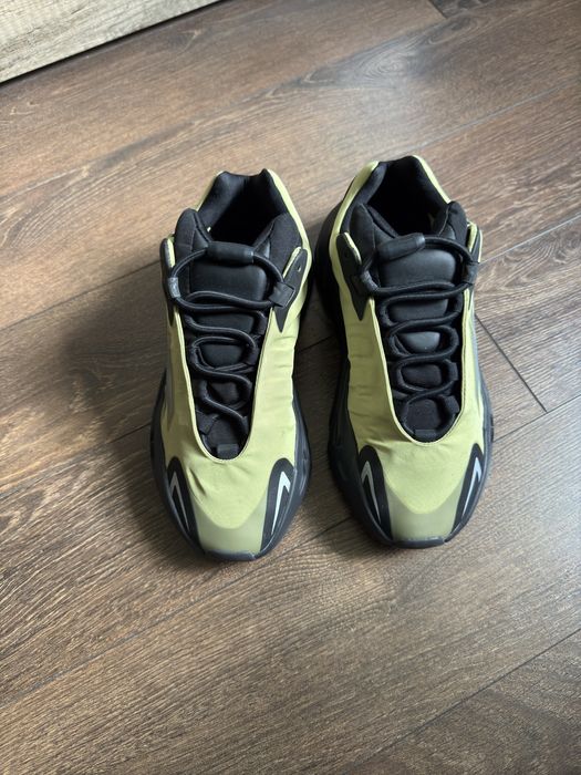 Кросівки Adidas Yeezy Boost 700 Mnvn Resin жіночі