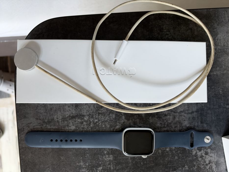 Apple Watch Series 9 45mm (GPS + Cellular)