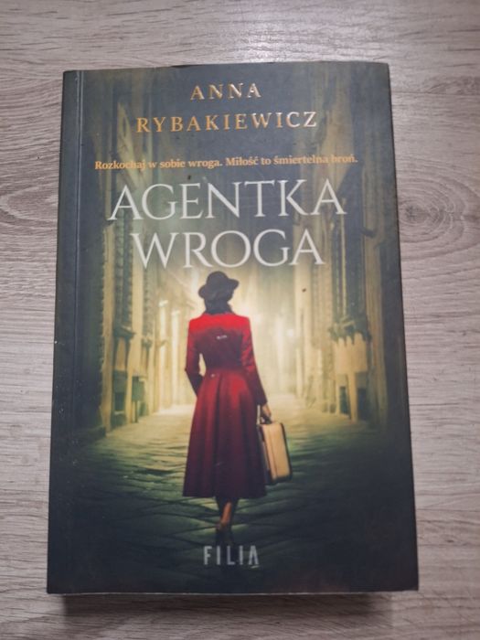 Książka "Agentka wroga" Anny Rybakiewicz