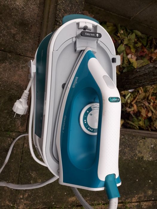 Ferro engomar profissional Braun com caldeira