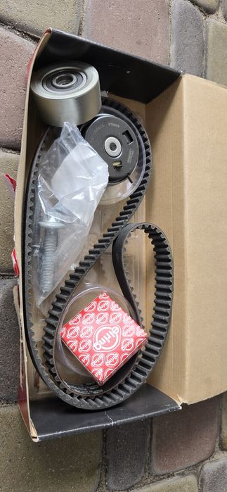 Комплект ГРМ Опель Астра 1.6і 2010г