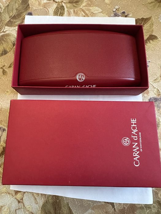 Нова кулькова ручкаCaran d'Ache шариковая ручка