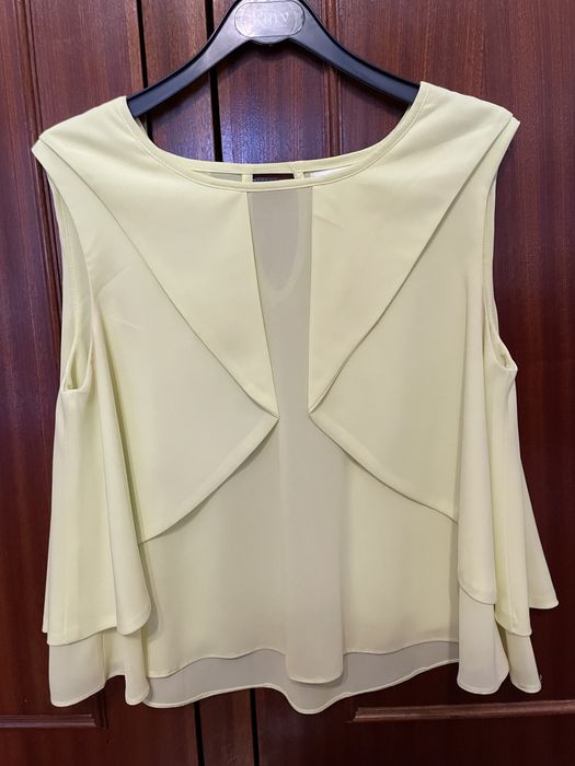 Blusa de senhora amarela tamanho M