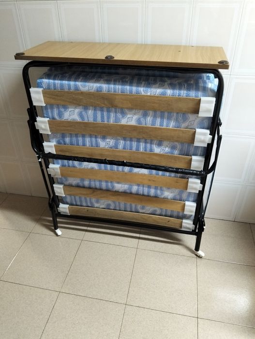 Vendo divã com colchão