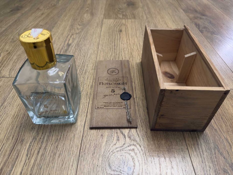 Подарункова коробка Бренді Потьомкін Преміум 5 років витримки 0.5 л