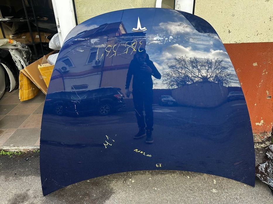 Продам капот на Tesla 3 Model 3