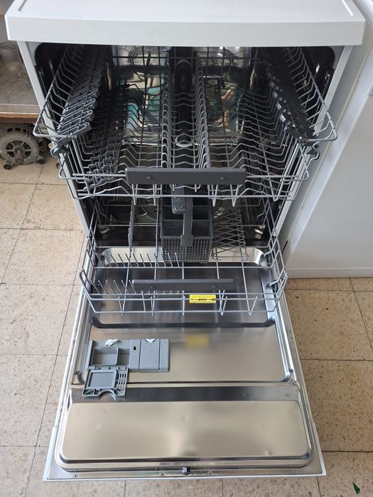 Máquina lavar loiça zanussi