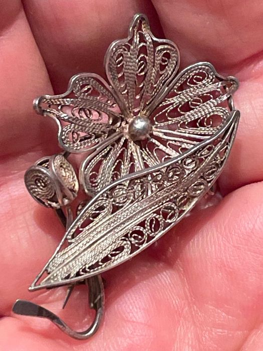 Alfinete de peito vintage, em filigrana fina
