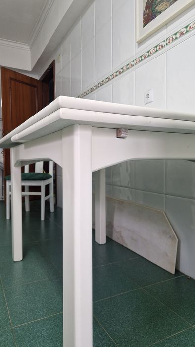 Mesa de cozinha / sala branca extensível