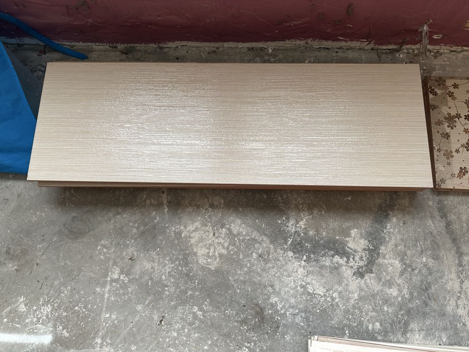 Białe kafelki łazienkowe