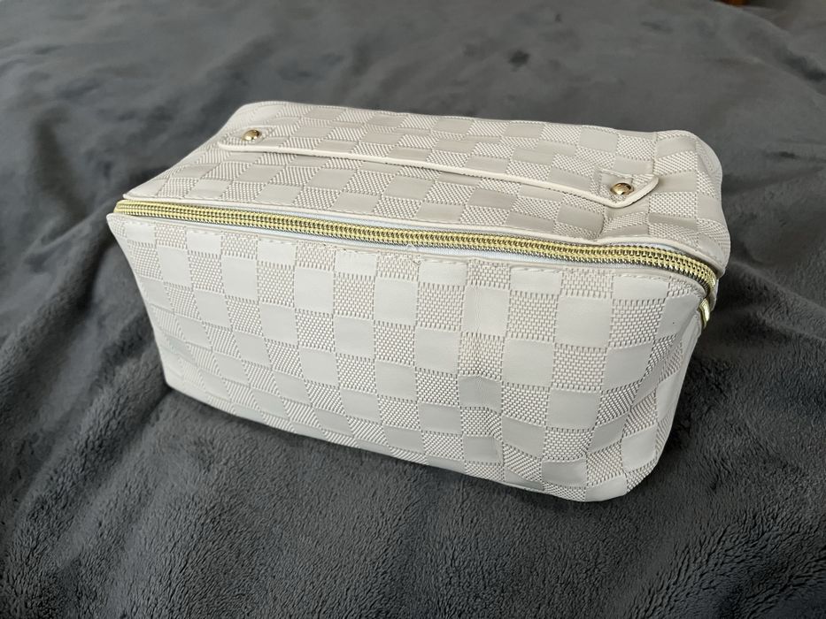 косметичка бежевого кольору