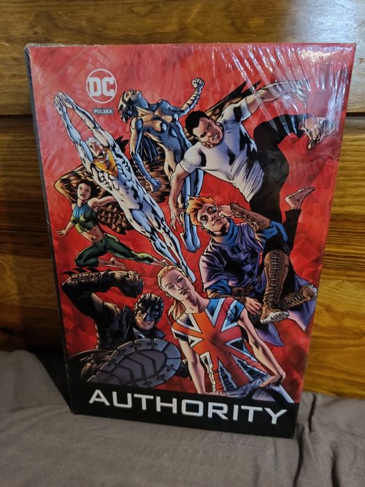 Authority DC Tom 1