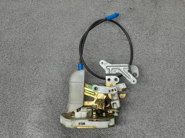 Fechadura / fecho porta trás direito TOYOTA Yaris (_P1_)