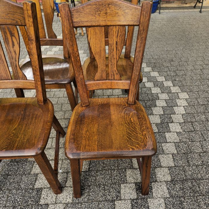 Krzesła dębowe masywne