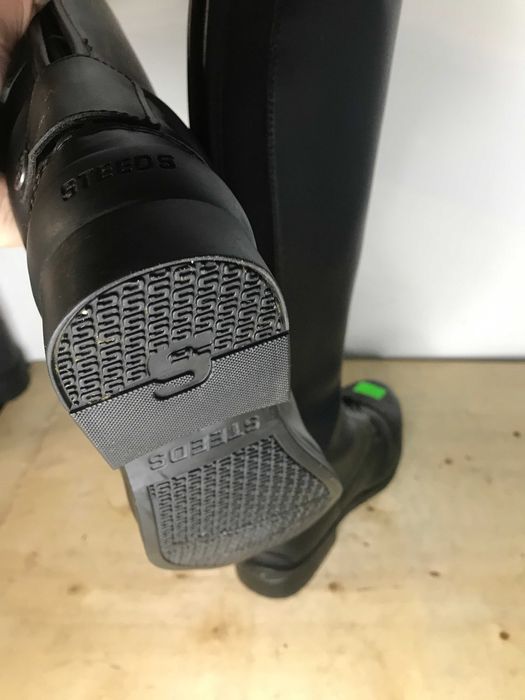 450.39. Ocieplane oficerki Steeds Cut r 39 Slim, łydka 33 cm +/-