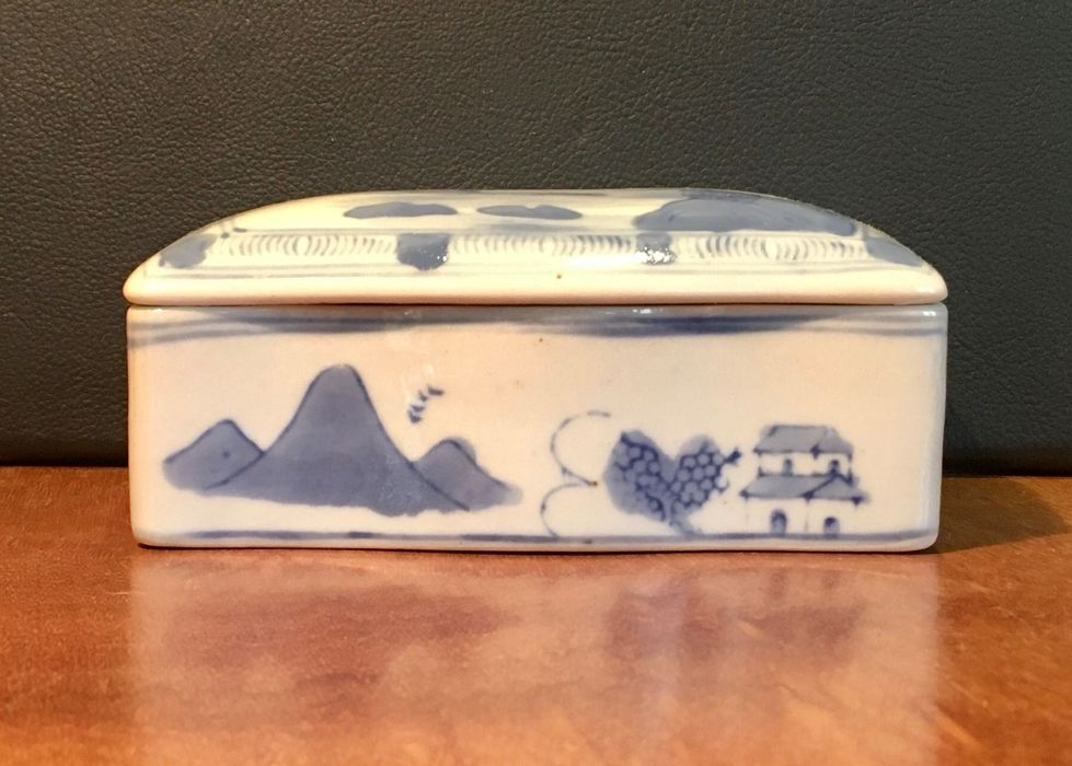 CAIXA CHINESA - pintada à mão - séc. XX - 12,7x9,1x5,3 cm/s