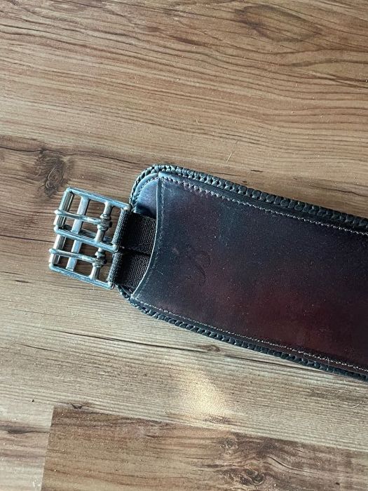 Brązowy popręg bates