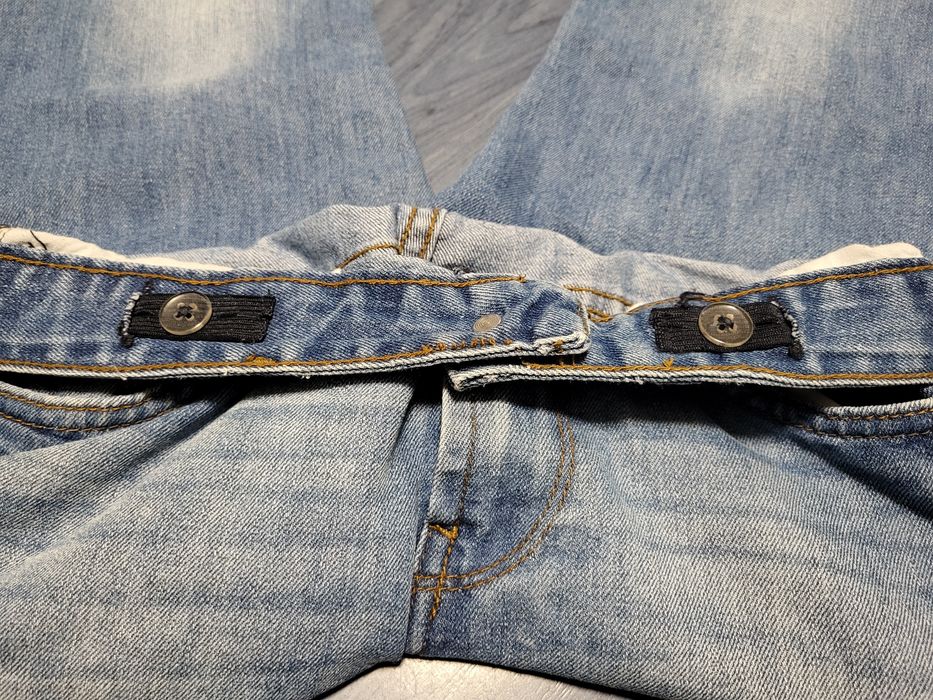 Spodnie jeans wzrost 146 cm.