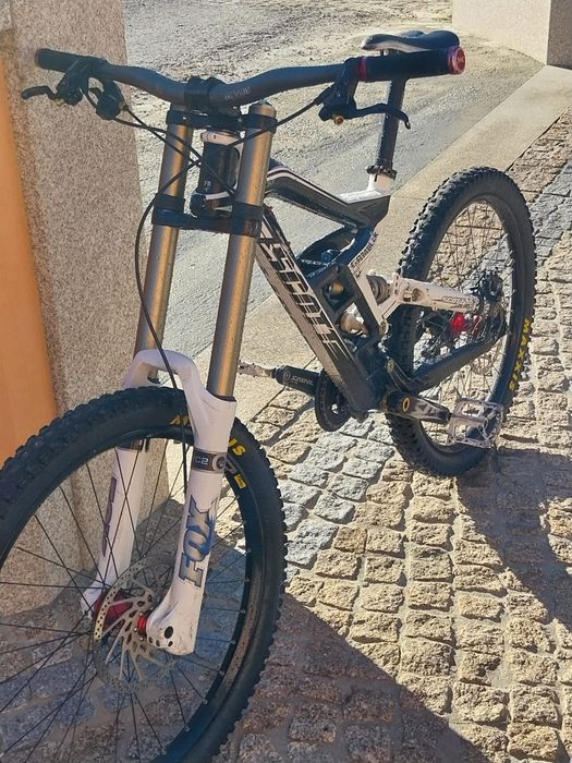Bicicleta de downhill PROFISSIONAL