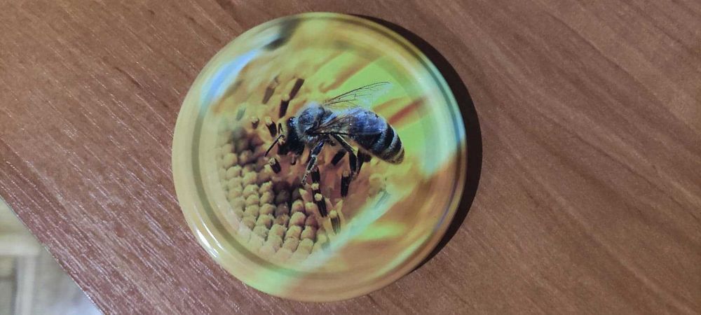 Zakrętki do słoików MIÓD FI82 Duża Pszczoła / karton 750 sztuk