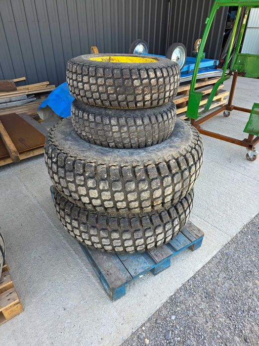 Koła z oponami John Deere 3720 3520 3320