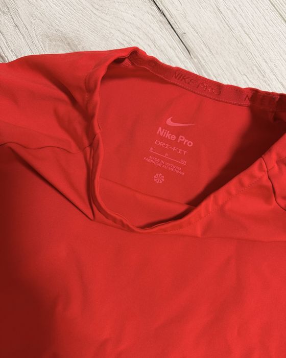 топ от Nike Pro с рукавами