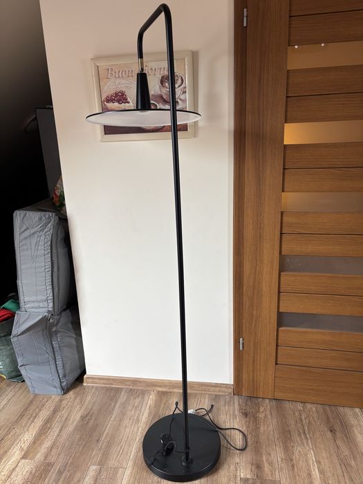 Lampa stojąca w stylu loft