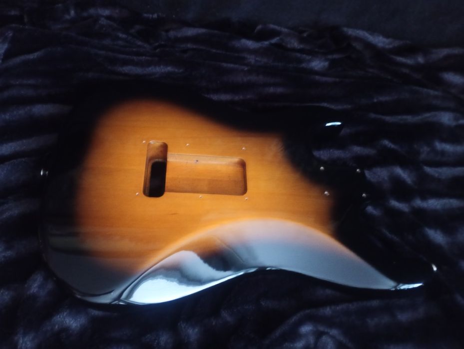 Fender Stratocaster body Two tone sunburst !