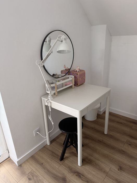 Toaletka/małe biurko Ikea Tonstad kolor kremowy