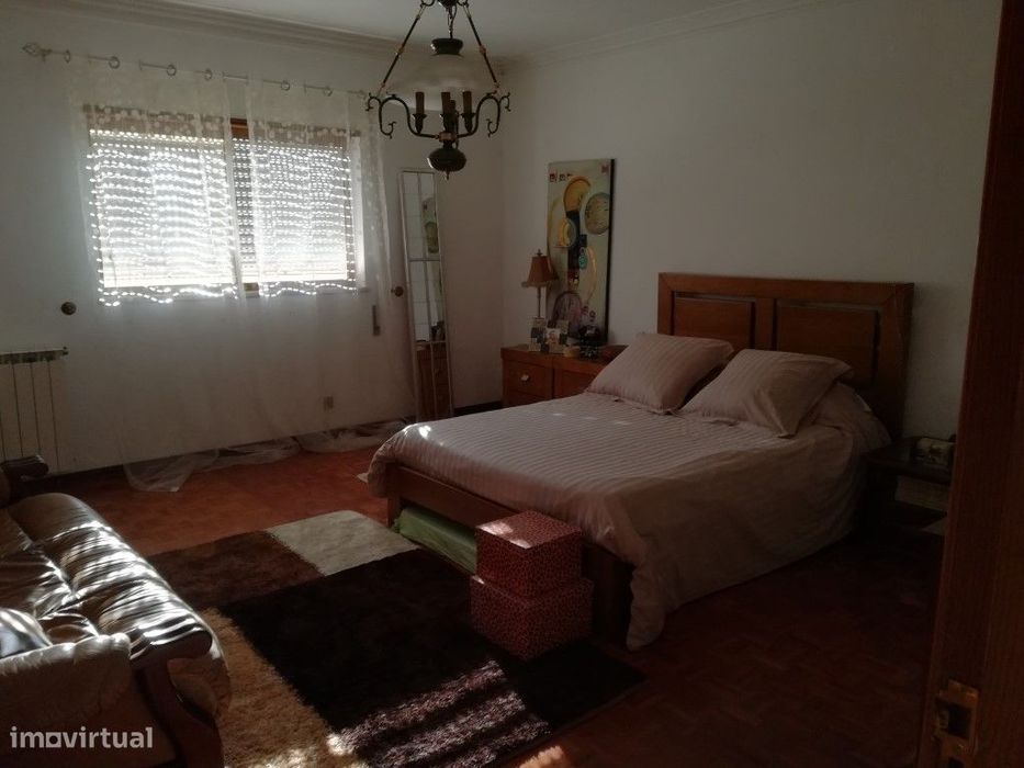 Moradia em Sernancelhe para investimento, com vistas sobre o campo