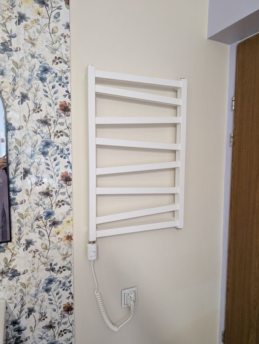 Grzejnik łazienkowy elektryczny 300W INOX BIAŁY