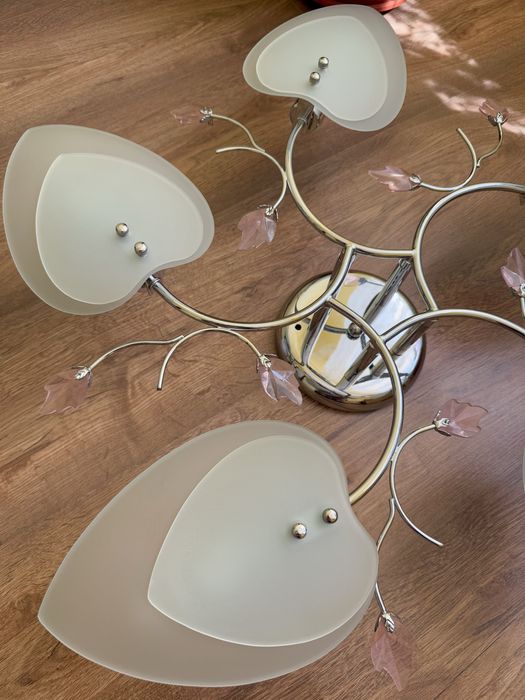 Стельова люстра у стилі модерн