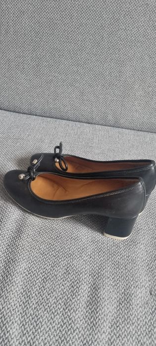 Buty na niskim obcasie Simple