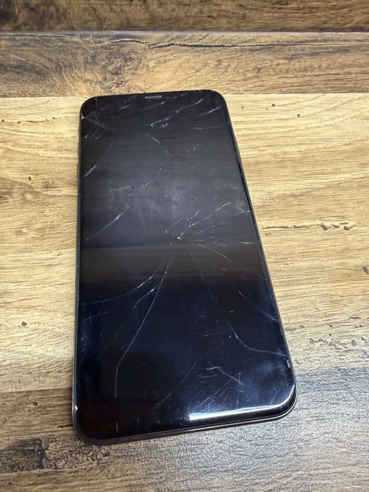 Продам Iphone xs max 256gb neverlock состояние на фото