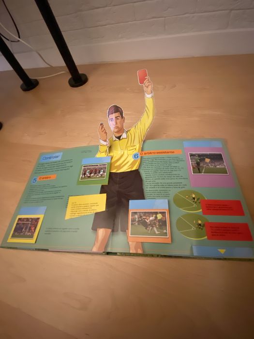 Livro Pop-Up de Futebol